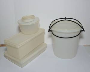 lot 245 image: Miscellaneous VIntage Tupperware Containers