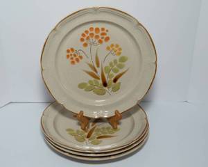 lot 106 image: SOMERSET by HEARTHSIDE, The Classics  Set of Four Hand-Painted Stoneware Platters