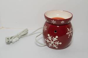 lot 129 image: Scentsy Candle Warmer - Snowflake Red