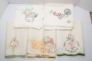 lot 180 image: Hand-Embroidered Items  Set of 2 Drying Flour Sack Towels and 3 Hand Towels