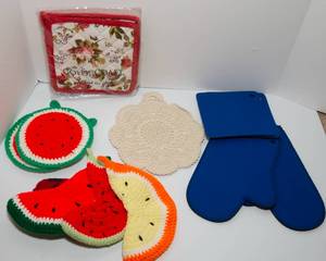 lot 181 image: Variety of Hot Pads - Including Hand Crocheted Fruit Hot Pats