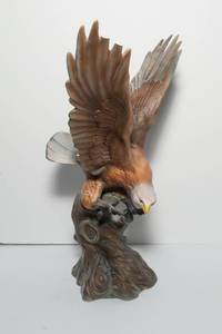 lot 235 image: Large Eagle Figurine