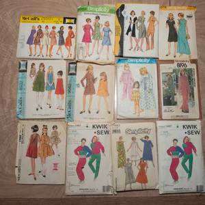 lot 277 image: Miscellaneous Vintage Sewing Patterns