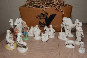 lot 282 image: Partially Painted Bisque Ware Lot  Unfinished Ceramic Craft Pieces