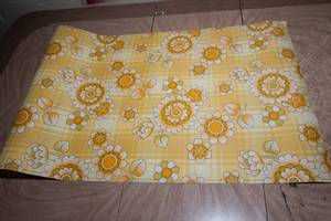 lot 285 image: Vintage 1970s Pre-Pasted Wallpaper  Retro Charm
