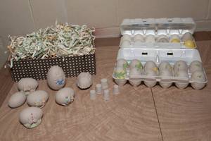 lot 281 image: Bisque Ware & Greenware Eggs  Some Partially Painted, Ready for Crafting