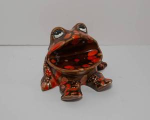 lot 343 image: Handmade Frog Sponge Holder