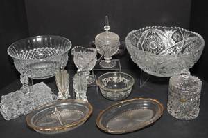 lot 353 image: Intricate Glass - 11 pieces