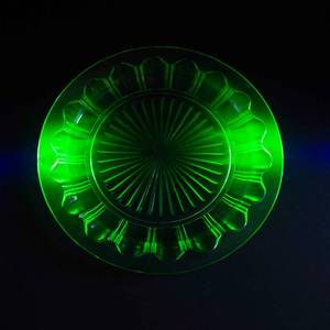 lot 348 image: Small Uranium Glass Platter