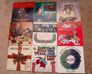 lot 354 image: Variety of 9 Vintage Christmas Albums #2