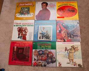 lot 355 image: Variety of 9 Vintage Christmas Albums #3