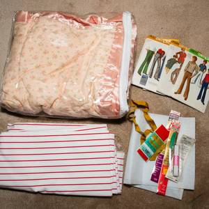 lot 398 image: Sewing Items