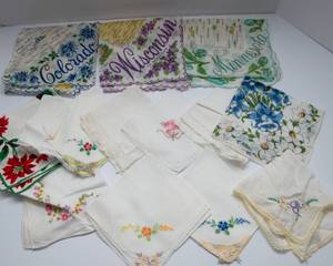 lot 399 image: Vintage Hankies - Including State Souvenir Hankies From Colorado, Minnesota and Wisconsin