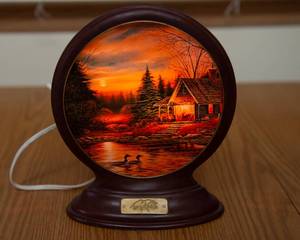 lot 407 image: Terry Redlin 1999 Limited Edition Quiet Of The Evening Light Up Plate