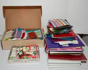 lot 413 image: Gift Wrapping Bags, Gift Labels and Tissue Paper
