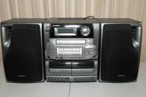 lot 422 image: Aiwa Boombox with Removable Speakers