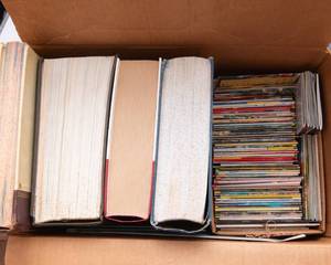 lot 460 image: Four References Books, Globe Mini Mag Magazines and Readers Digest Program Notes, Etc.