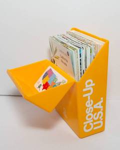 lot 139 image: National Geographic Close Up USA  Yellow Plastic Container with Maps