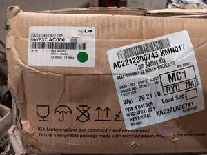 lot 31 image: KIA Genuine Parts Side Steps DWF37 AC000