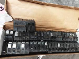 lot 66 image: Box of Assorted Circuit Breakers