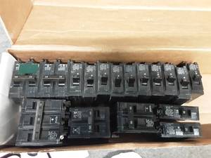 lot 67 image: Lot of 20 Assorted Circuit Breakers