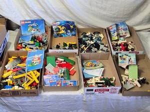 lot 58 image: 8 Used Vintage LEGO Sets with Manuals - Unchecked for Completeness