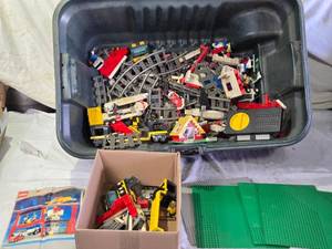 lot 59 image: Large Collection of LEGO Building Blocks and Accessories Inc. Train Speed Regulator, Tracks and More - Unchecked for completeness