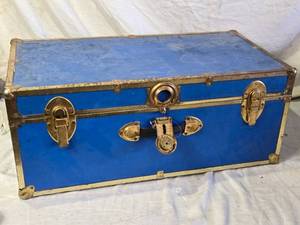 lot 73 image: Vintage Blue Storage Trunk with Brass Accents