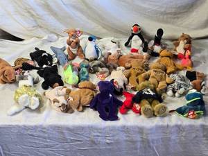 lot 76 image: Lot of About  25 Beanie Babies Including Penguins, Bears, and More