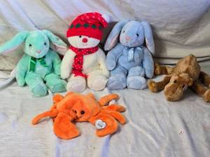 lot 79 image: Set of 5 Ty Beanie Babies Plush Toys including Digger, Humphrey, Flippity, Hippity, and Snowboy