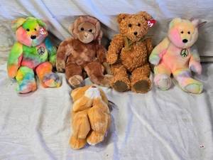 lot 81 image: Collection of 5 Ty Beanie Babies Plush Toys - Peace, Hope, Bongo, Teddybearsary