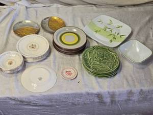 lot 84 image: Mixed Collection of Vintage and Modern Plates