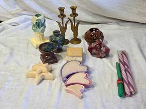lot 89 image: Assorted Decorative Candle Holders and Candles