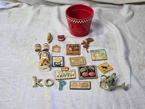 lot 93 image: Decorative Magnets and Miniatures