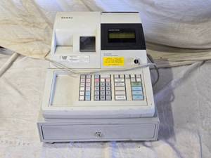 lot 101 image: Used ER-5215M Electronic Cash Register with Sequence Error - No Drawer Key