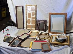 lot 124 image: Various Picture Frames with Assorted Designs