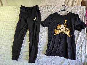 lot 142 image: Nike Air Jordan Shirt and Pants Set - Size Small