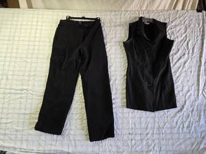 lot 148 image: Womens Professional Black Suit Set - Vest and Pants Size SP