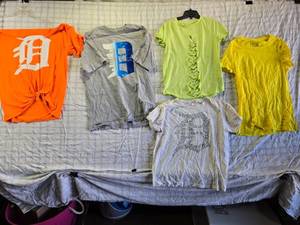 lot 185 image: Graphic T-Shirts in Various Colors and Designs Mostly Size L