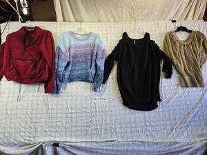 lot 186 image: Ladies Sweaters in Various Styles and Colors - Mostly Size M