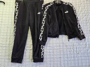 lot 197 image: PUMA Black Track Suit Set - Jacket and Pants - Size L
