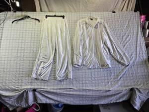 lot 200 image: Adidas White Tracksuit Set - Jacket XL and Pants M