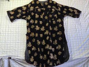 lot 213 image: Vintage Black Velvet Floral Embroidered Robe - 50 Long