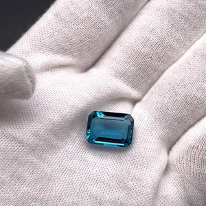 10.44 CT London Blue Topaz  Elegant Emerald Cut.