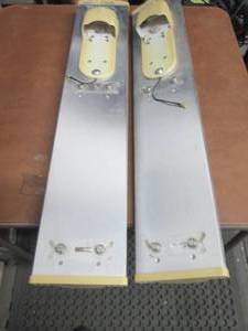 lot 10 image: 2-Antennae...