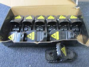lot 58 image: 10 Small Mouse Traps...
