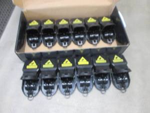 lot 59 image: 12 Small Mouse Traps...