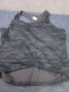 lot 177 image: Medium Running Top...