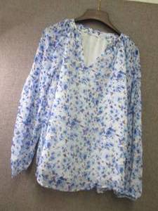 lot 185 image: 2 Ladies Large Tops...
