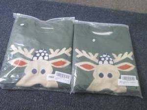 lot 206 image: 2- Christmas Sweaters Size 6-7 y.o....
